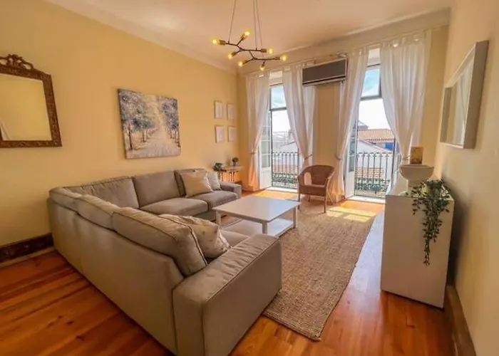 Stay As A Local! Santos Historical 6 Bedroom Apartment III