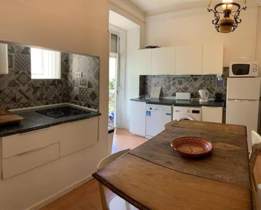 As A Local! Santos Historical 6 Bedroom Iii